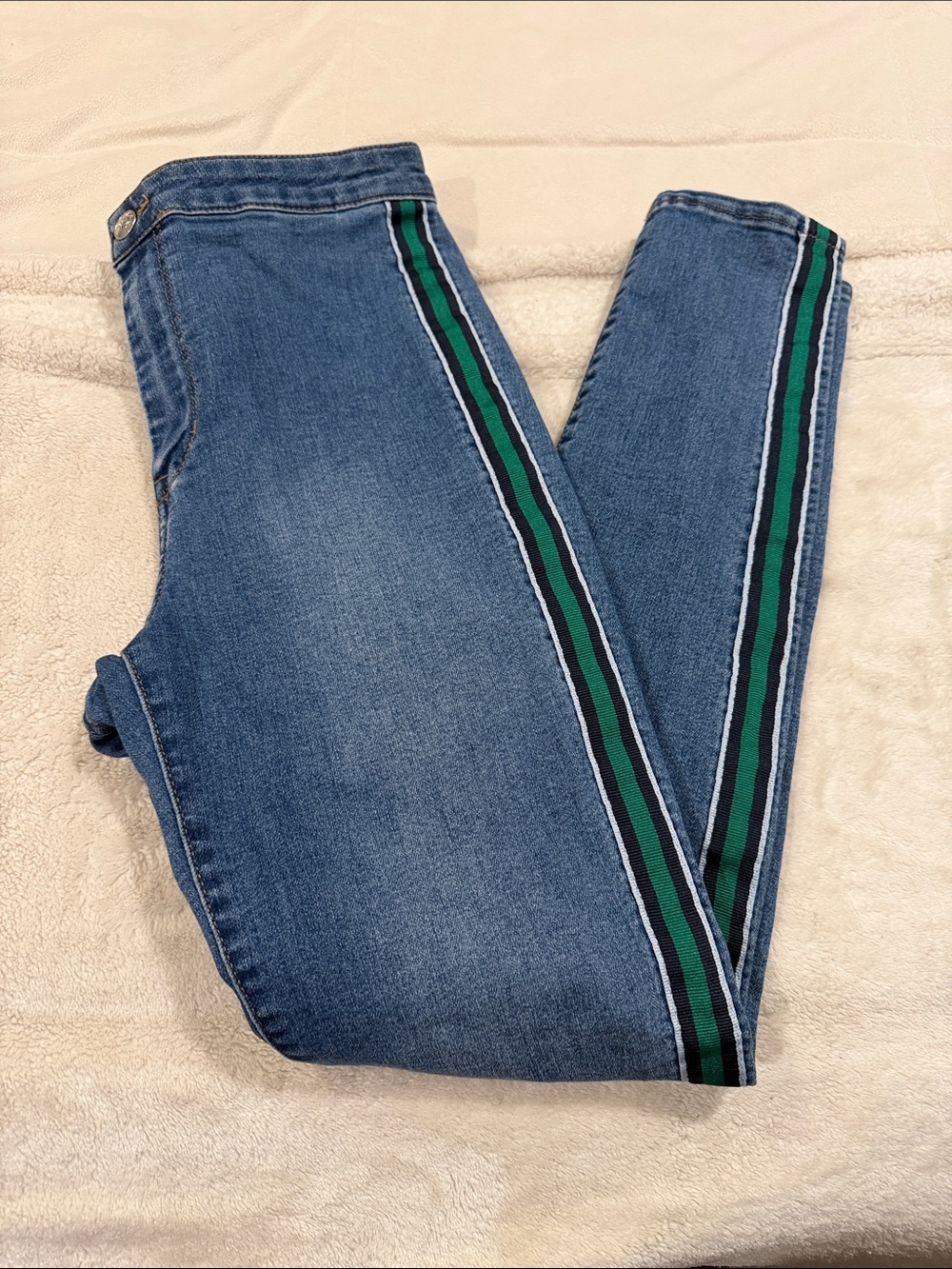H&M HIGH RISE SKINNY JEANS, size 6.